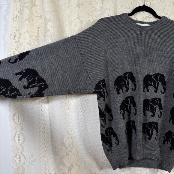 Vintage Elephant Pattern Knit Sweater Pullover Black Grey Size Medium Large - Picture 3 of 7